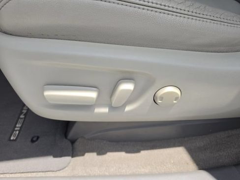 Used 2011 Toyota Sienna XLE w/ XLE Navigation Pkg FWD image 32