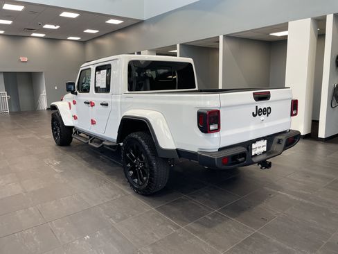 Used 2025 Jeep Gladiator Sport AWD/4WD image 8