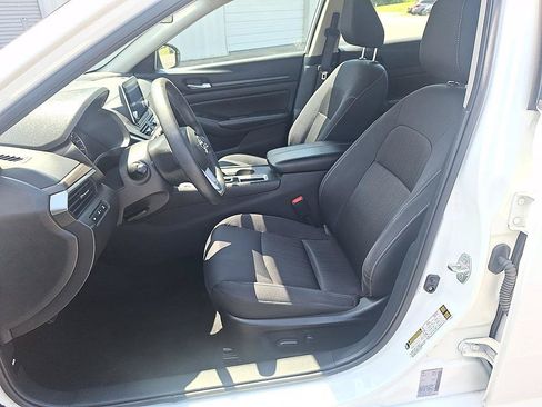 Certified 2025 Nissan Altima 2.5 SV FWD image 11