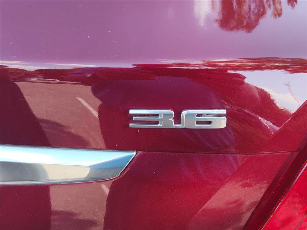 Used 2017 Cadillac XT5 Premium Luxury w/ LPO, Wheel Lock Package FWD image 6