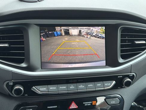 Used 2019 Hyundai Ioniq SEL FWD image 32