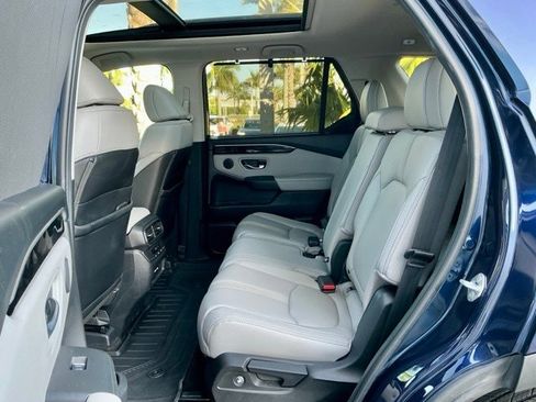 Certified 2023 Honda Pilot Touring image 9