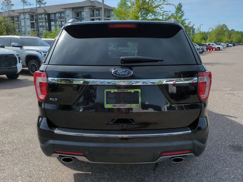 Used 2018 Ford Explorer XLT w/ Equipment Group 201A FWD image 5
