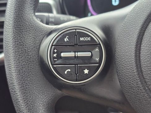 Used 2023 Kia Soul LX w/ LX Technology Package FWD image 32