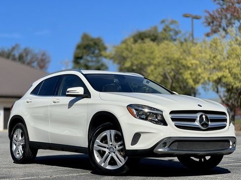 Used 2015 Mercedes-Benz GLA 250 4MATIC w/ Premium Package image 3