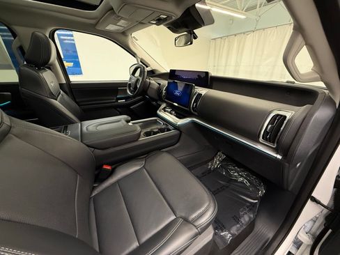 Used 2025 Ford Expedition Max Platinum AWD/4WD image 8