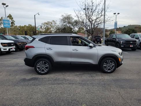 Used 2023 Kia Seltos S image 8