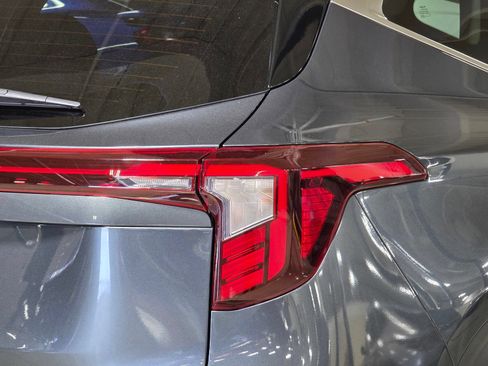 Used 2024 Kia Seltos EX FWD image 12