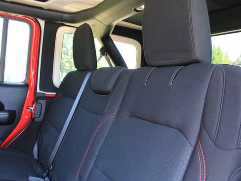 Used 2018 Jeep Wrangler Unlimited Rubicon AWD/4WD image 23