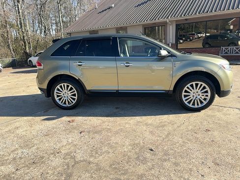 Used 2013 Lincoln MKX FWD image 4