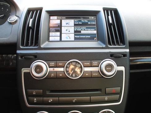 Used 2014 Land Rover LR2 HSE image 23