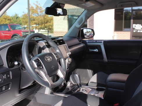 Used 2020 Toyota 4Runner SR5 image 12