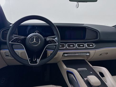 Used 2025 Mercedes-Benz GLS 450 4MATIC image 25