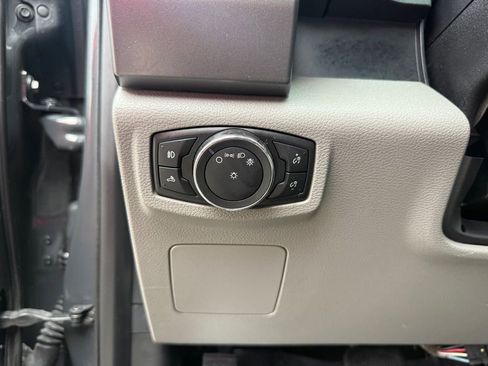 Used 2017 Ford F150 XLT image 6