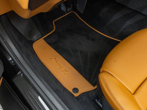 Certified 2025 Ferrari Roma Spider RWD image 19