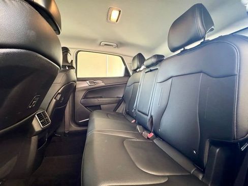 Used 2023 Kia Sportage EX AWD/4WD image 17