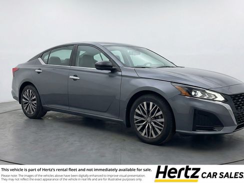 Used 2025 Nissan Altima 2.5 SV FWD image 1