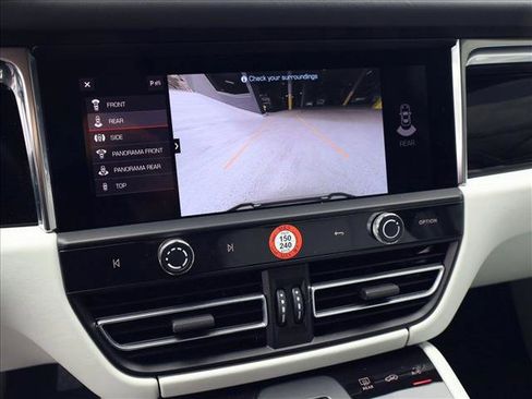 Certified 2025 Porsche Macan AWD/4WD image 19