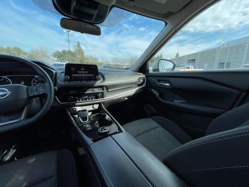 Used 2025 Nissan Rogue SV image 37