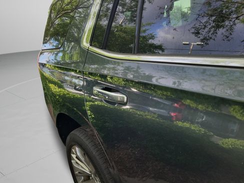 Used 2021 GMC Yukon SLT w/ SLT Premium Package image 16