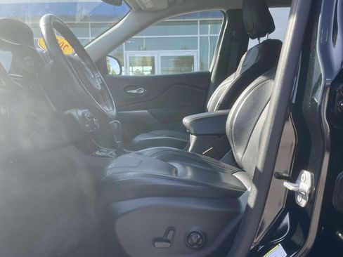 Used 2019 Jeep Cherokee Limited FWD image 14