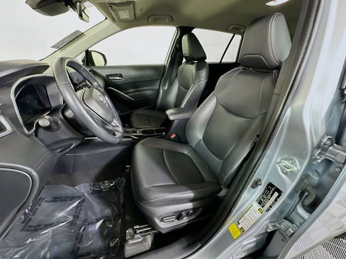 Used 2023 Toyota Corolla Cross XLE FWD image 12