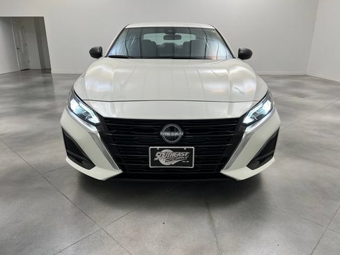 Used 2025 Nissan Altima 2.5 SV FWD image 3