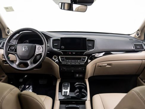 Used 2021 Honda Pilot Touring image 10