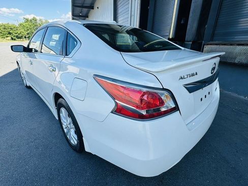 Used 2014 Nissan Altima 2.5 S w/ Sport Value Package FWD image 3