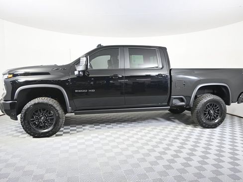 Used 2025 Chevrolet Silverado 2500 ZR2 w/ Technology Package image 2