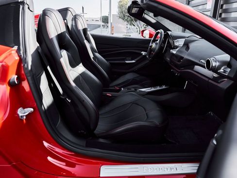 Used 2023 Ferrari F8 Tributo image 31