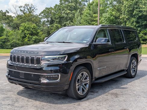 Used 2024 Jeep Wagoneer L 2WD w/ Premium Group I image 5