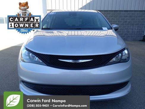 Used 2023 Chrysler Voyager LX image 8