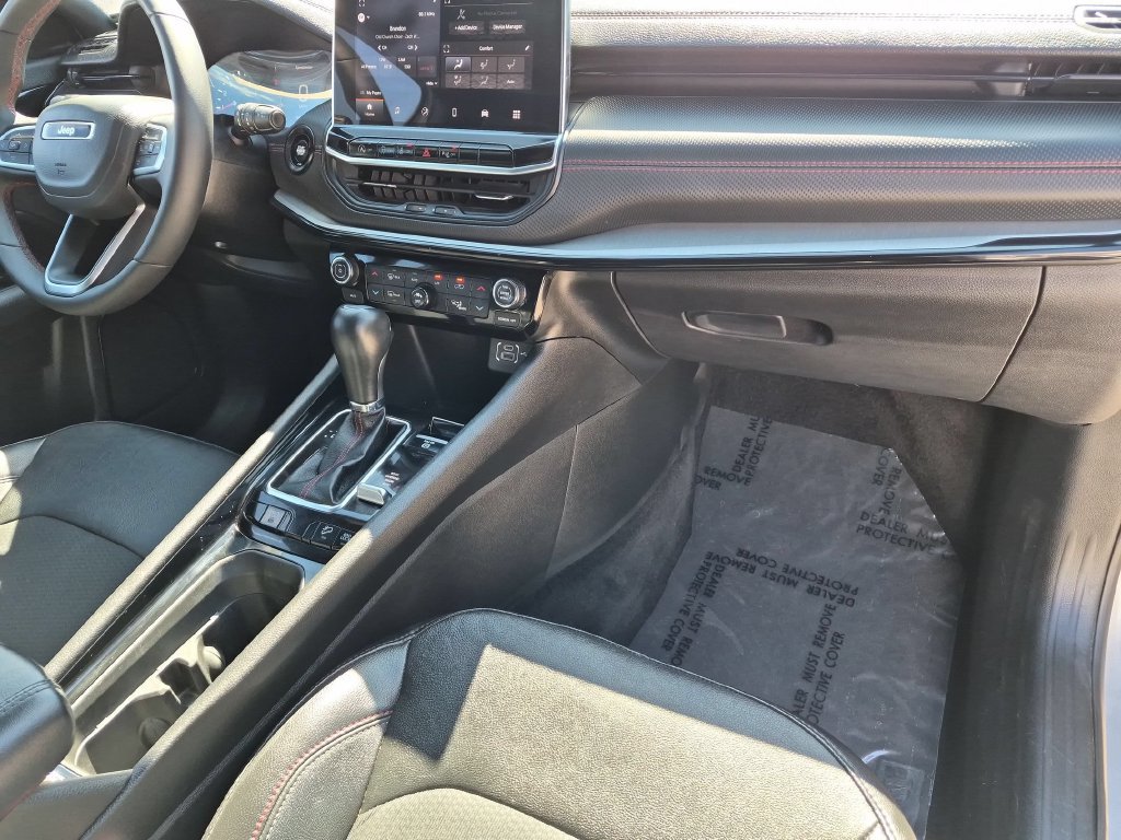 Used 2025 Jeep Compass Trailhawk AWD/4WD image 26