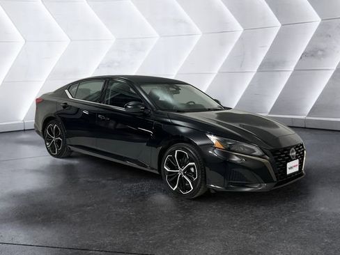 Used 2024 Nissan Altima 2.5 SR image 1