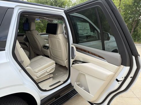 New 2026 Cadillac Escalade Platinum Sport w/ LPO, ONYX Package AWD/4WD image 34