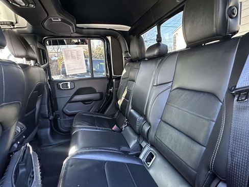 Used 2022 Jeep Gladiator Overland w/ Popular Equipment Package image 12