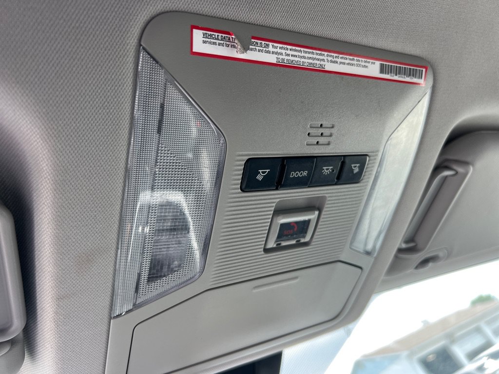 Used 2021 Toyota RAV4 XLE AWD/4WD image 37