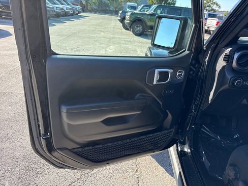 Used 2021 Jeep Wrangler Sport image 13