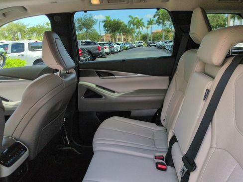 Used 2026 INFINITI QX60 Luxe w/ Cargo Package FWD image 13
