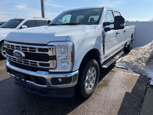 Used 2024 Ford F350 XLT image 3