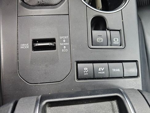 Used 2021 Toyota Highlander XLE image 32