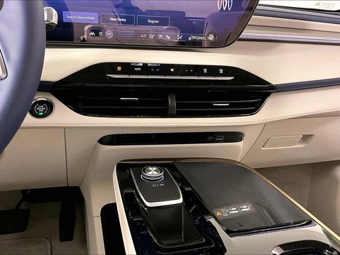 New 2026 Buick Enclave Avenir FWD image 7