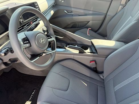 Certified 2024 Hyundai Elantra SE FWD image 4