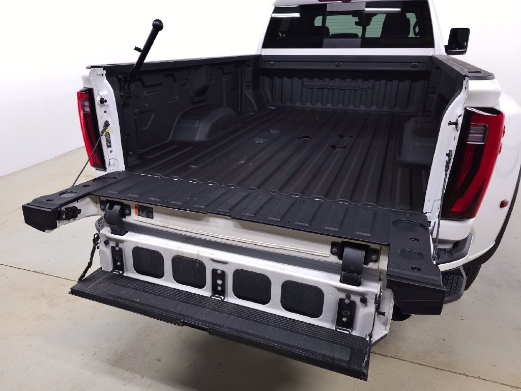 Used 2024 GMC Sierra 3500 Denali w/ Denali Reserve Package AWD/4WD image 8