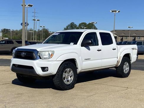Used 2015 Toyota Tacoma TRD Pro w/ TRD Off-Road Package image 5