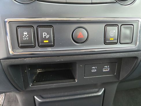 Used 2023 Nissan Titan SV image 16