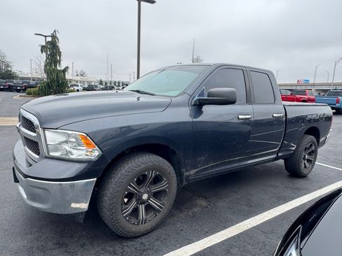 Used 2017 RAM 1500 Classic SLT image 2