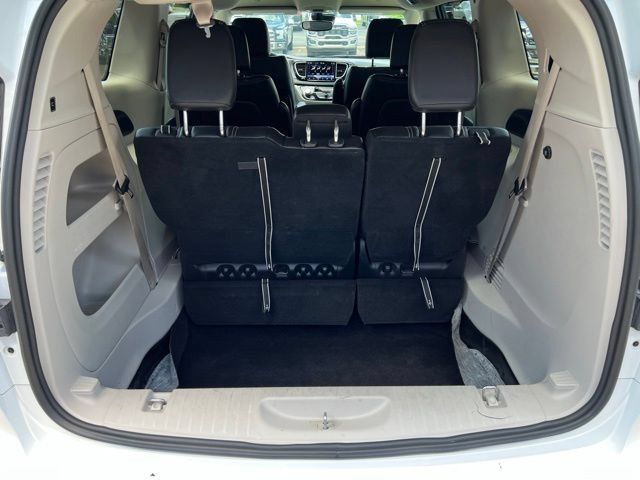 Certified 2023 Chrysler Pacifica Touring-L FWD image 11