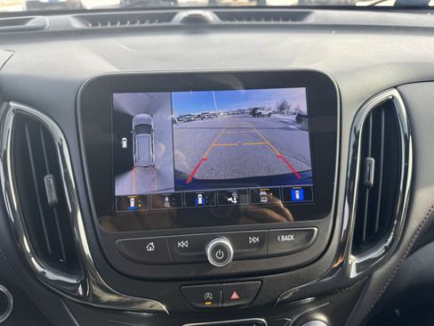 Used 2022 Chevrolet Equinox RS w/ Infotainment Package image 19